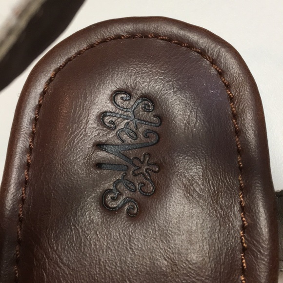 Girl's T-strap Sandals - Picture 6 of 7